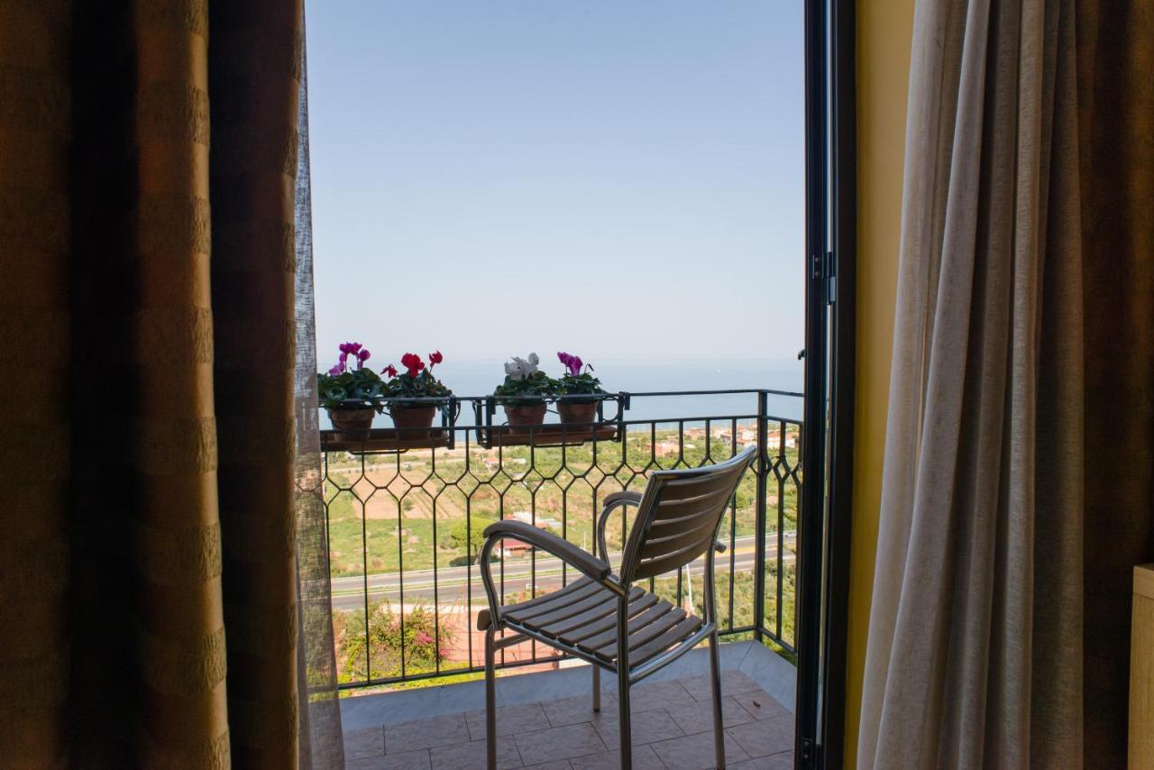 Hotel Villa Mare อัลตาวิลลา มิลิเชีย ภายนอก รูปภาพ