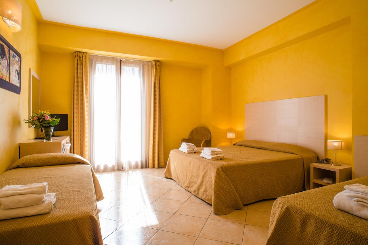 Hotel Villa Mare อัลตาวิลลา มิลิเชีย ภายนอก รูปภาพ