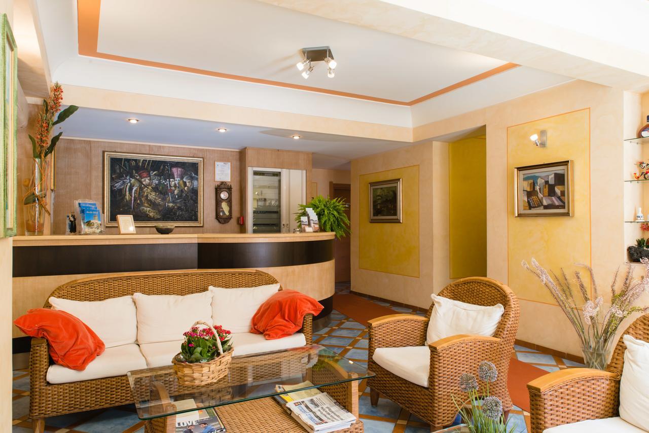 Hotel Villa Mare อัลตาวิลลา มิลิเชีย ภายนอก รูปภาพ
