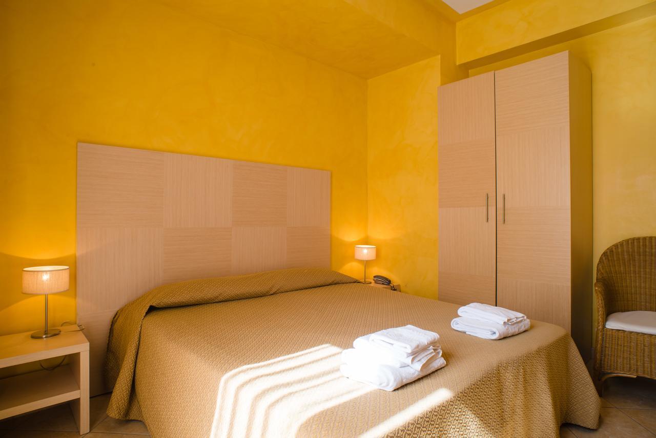 Hotel Villa Mare อัลตาวิลลา มิลิเชีย ภายนอก รูปภาพ