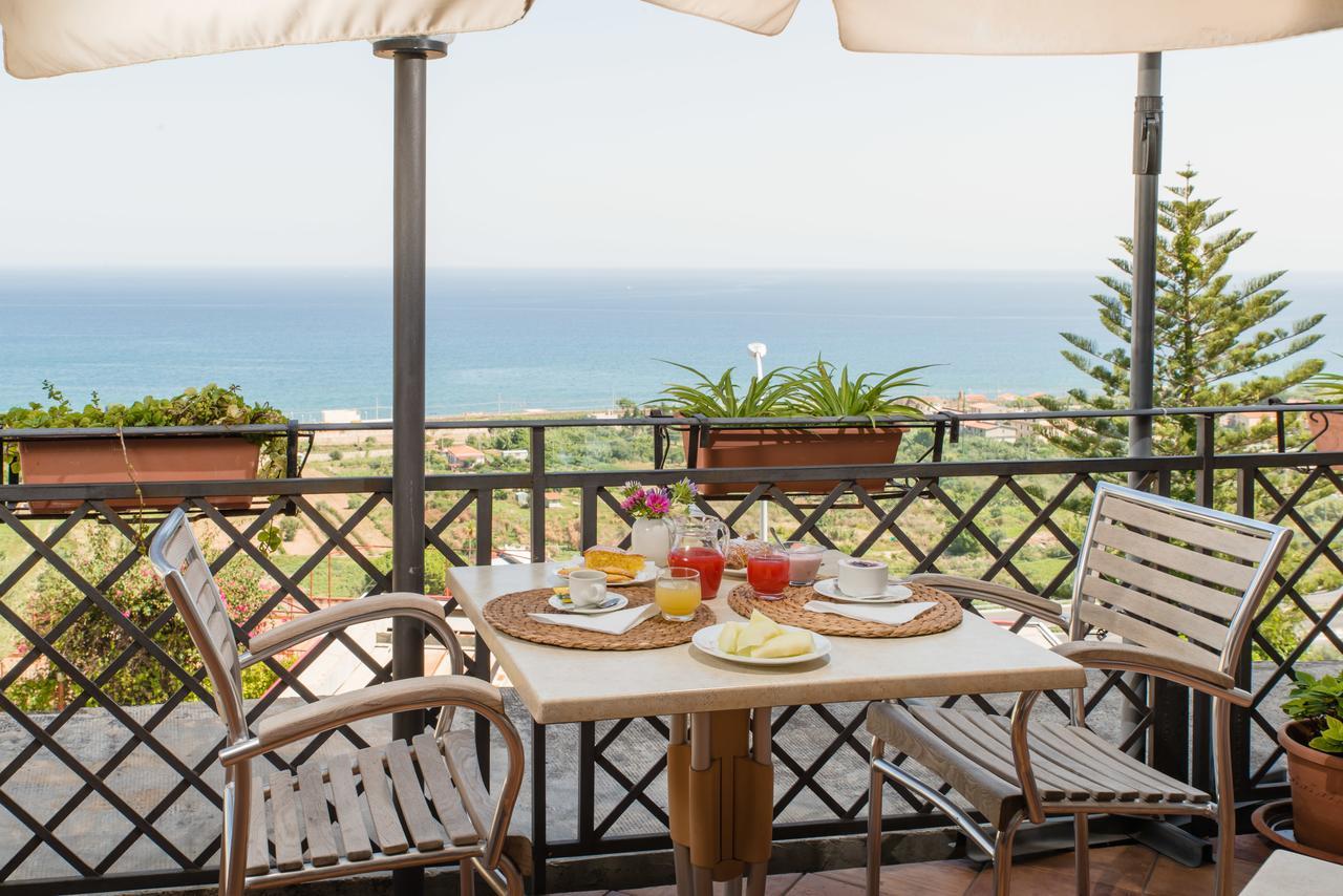 Hotel Villa Mare อัลตาวิลลา มิลิเชีย ภายนอก รูปภาพ