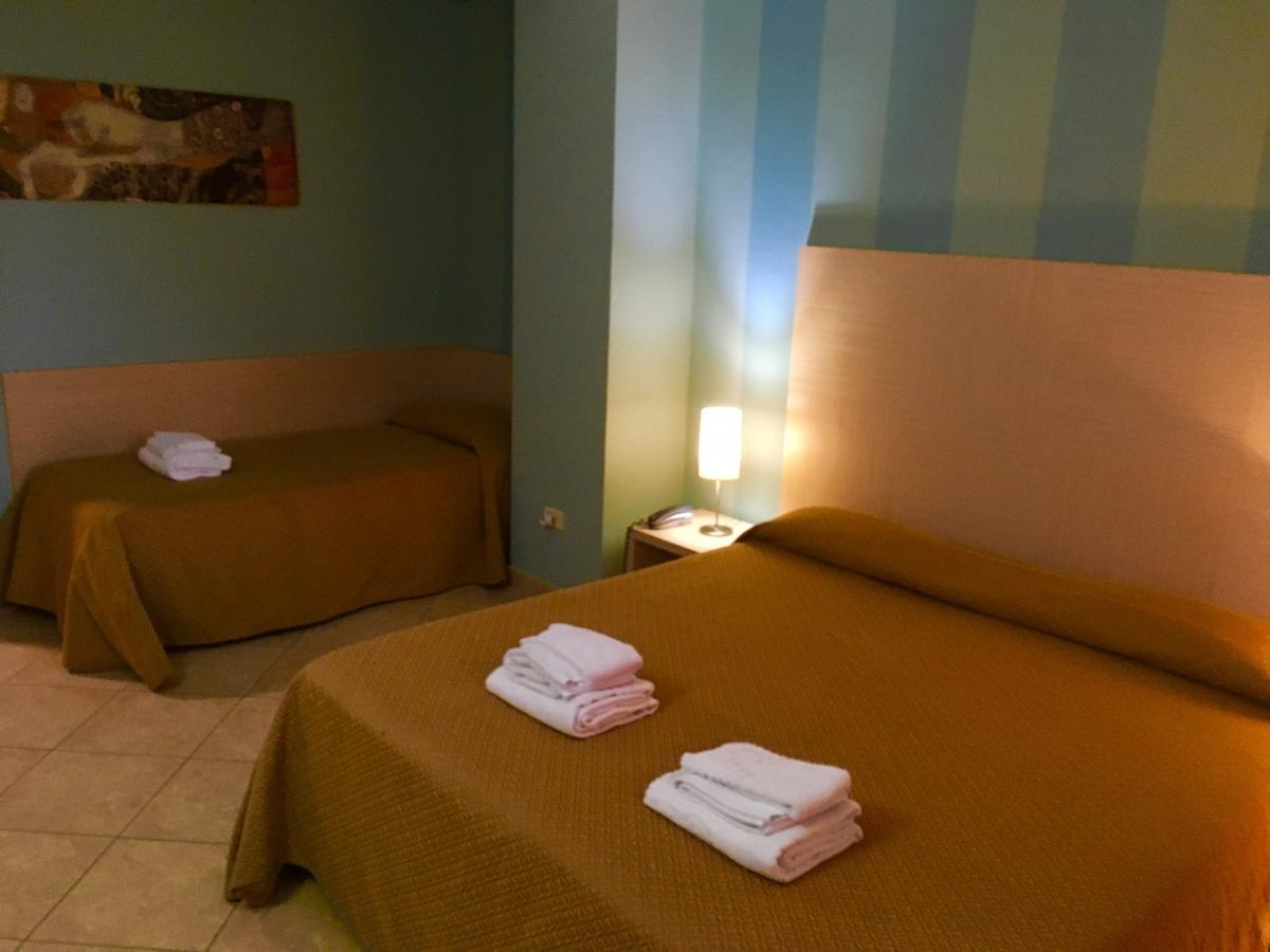 Hotel Villa Mare อัลตาวิลลา มิลิเชีย ภายนอก รูปภาพ